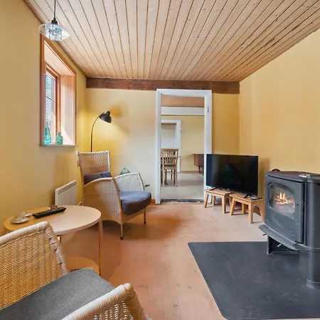Gorgeous In With Kitchen Holiday home